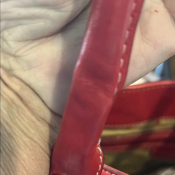 Kate Spade Red Leather Shoulder Bag with Textured Finish and Gold Accents - Picture 12 of 13